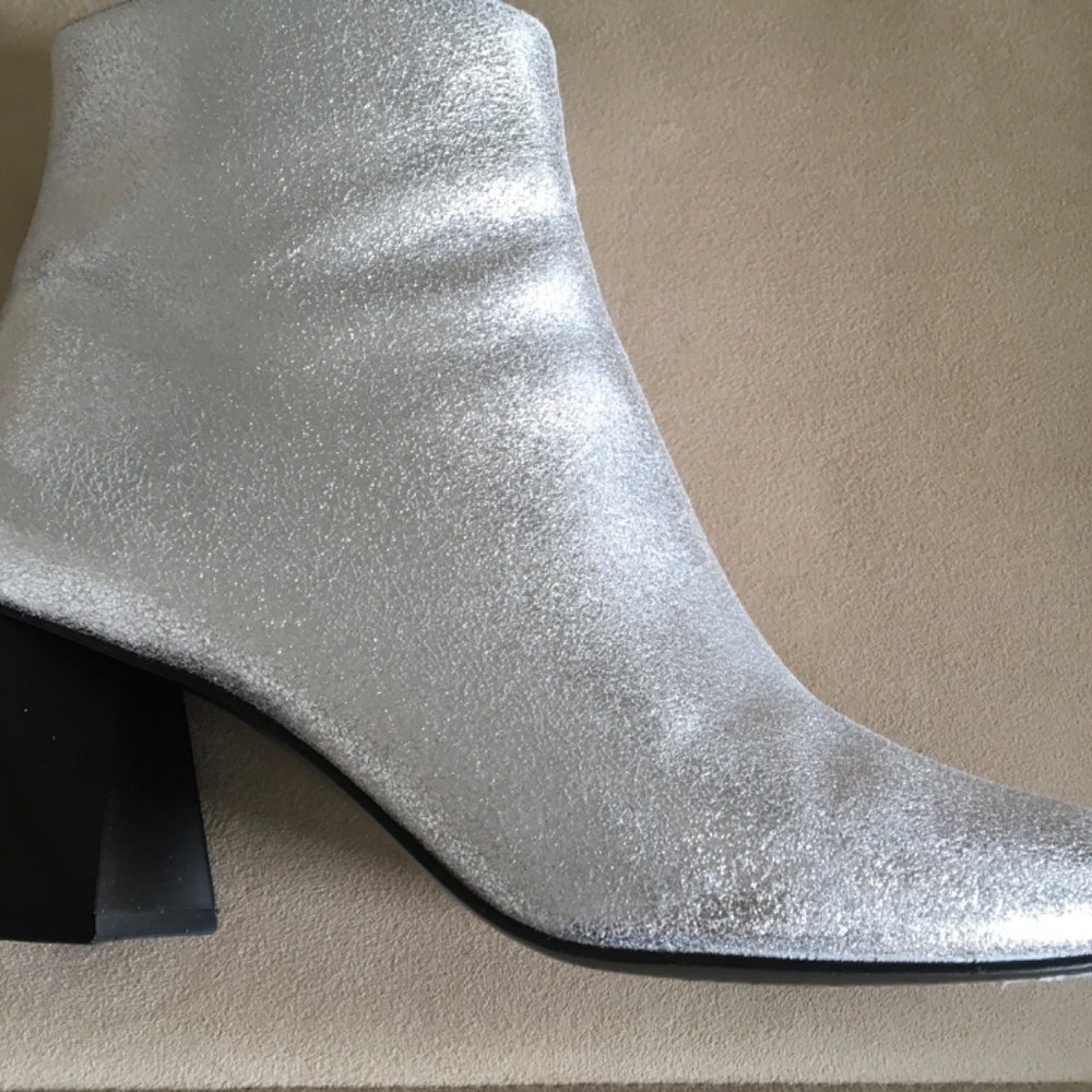Kendal & Kyle Booties EUC - Silver Leather 9M